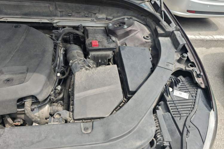 Used Volvo XC60 2019 T5 4x4 Smart Edition China VI Standard Engine Bay Left