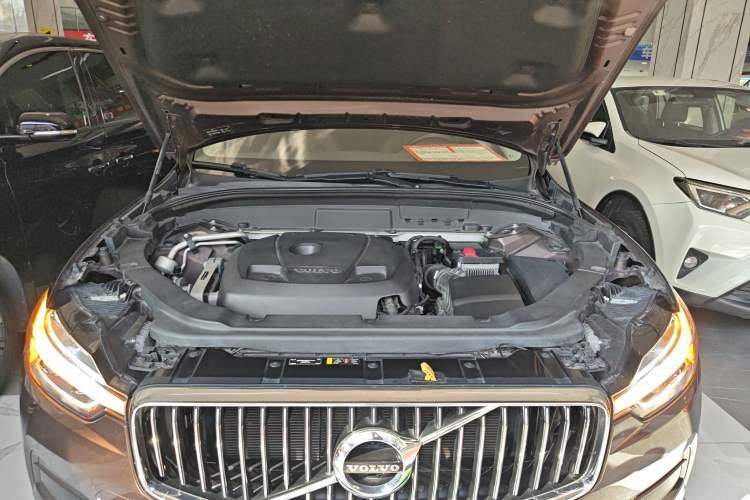 Used Volvo XC60 2019 T5 4x4 Zhiyuan Edition China VI Standard Engine Bay