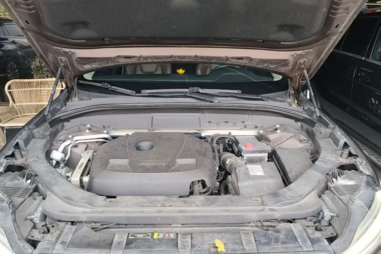 Used Volvo XC60 2019 T5 4x4 Smart Edition China V Standard Engine Bay