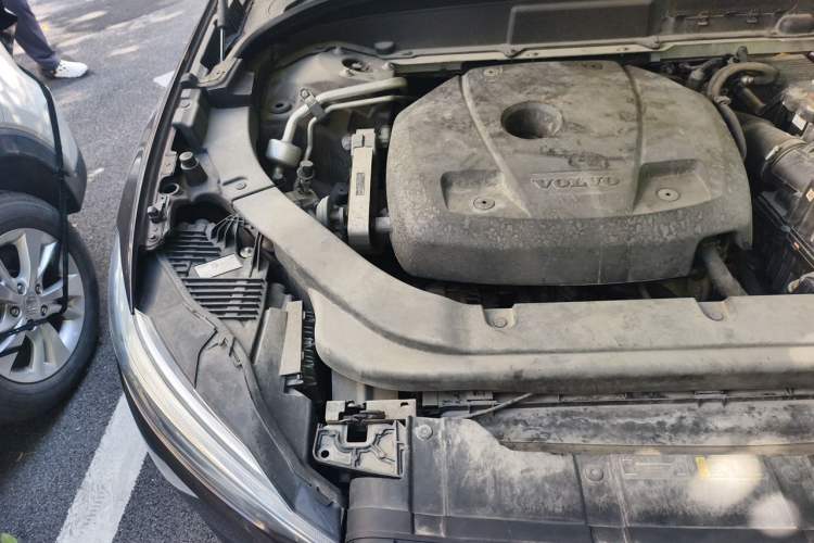 Used Volvo XC60 2019 T5 4x4 Smart Edition China VI Standard Engine Bay Right
