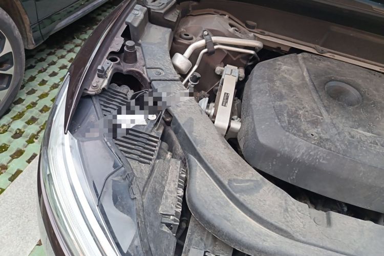 Used Volvo XC60 2019 T5 4x4 Smart Edition China VI Standard Engine Bay Right
