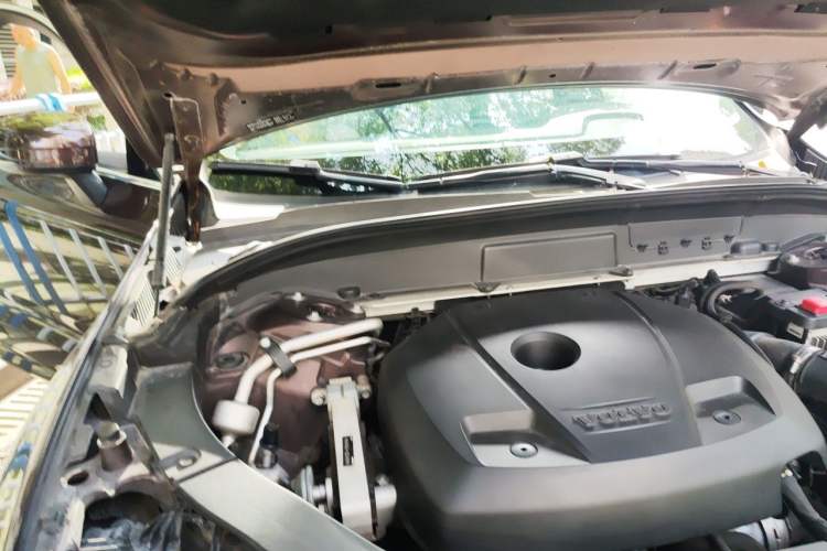 Used Volvo XC60 2019 T5 4x4 Smart Edition China V Standard Engine Bay Right