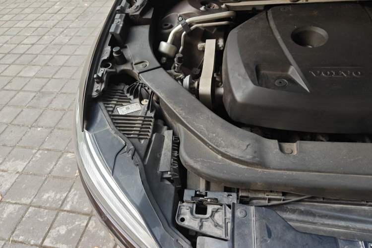 Used Volvo XC60 2019 T4 Zhiyi Edition China V Standard Engine Bay Right