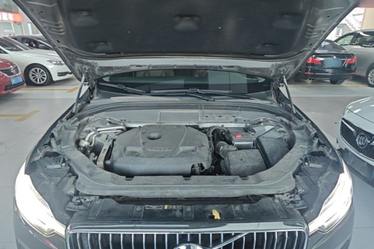 Used Volvo XC60 2019 T5 4x4 Smart Edition China VI Standard Engine Bay