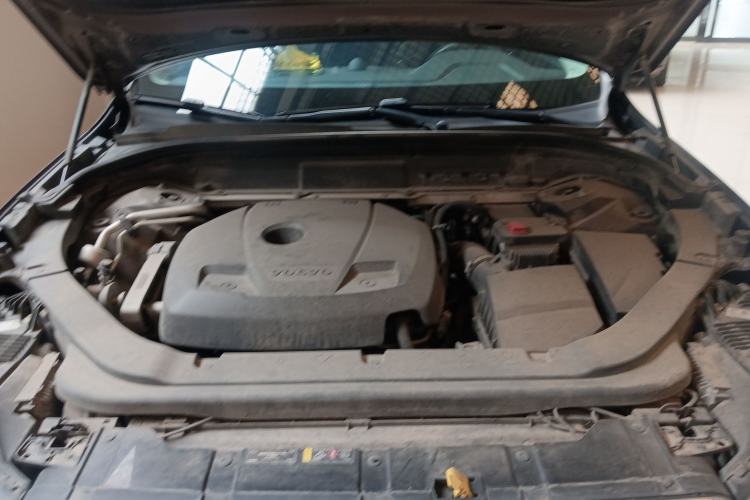 Used Volvo XC60 2019 T5 4x4 Smart Edition China VI Standard Engine Bay