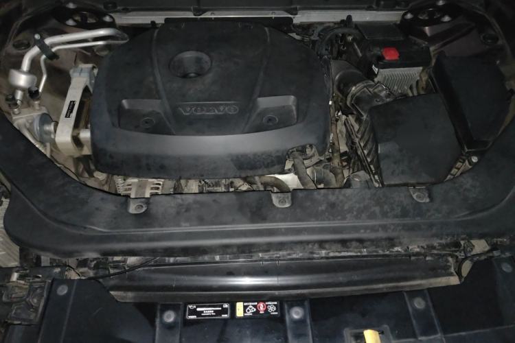 Used Volvo XC60 2019 T5 4x4 Zhiyuan Edition China VI Standard Engine Bay