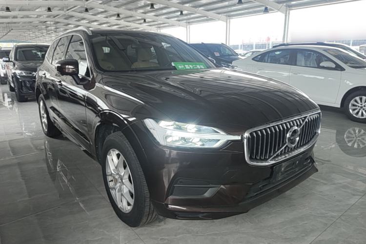 Used Volvo XC60 2019 T5 4x4 Smart Edition China V Standard Front Right 45 Deg
