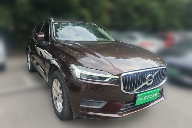 Used Volvo XC60 2019 T5 4x4 Smart Edition China VI Standard Front Right 45 Deg
