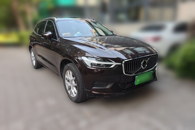 Used Volvo XC60 2019 T4 Zhiyi Edition China V Standard Front Right 45 Deg