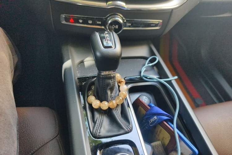 Used Volvo XC60 2019 T5 4x4 Smart Edition China VI Standard Gear Lever