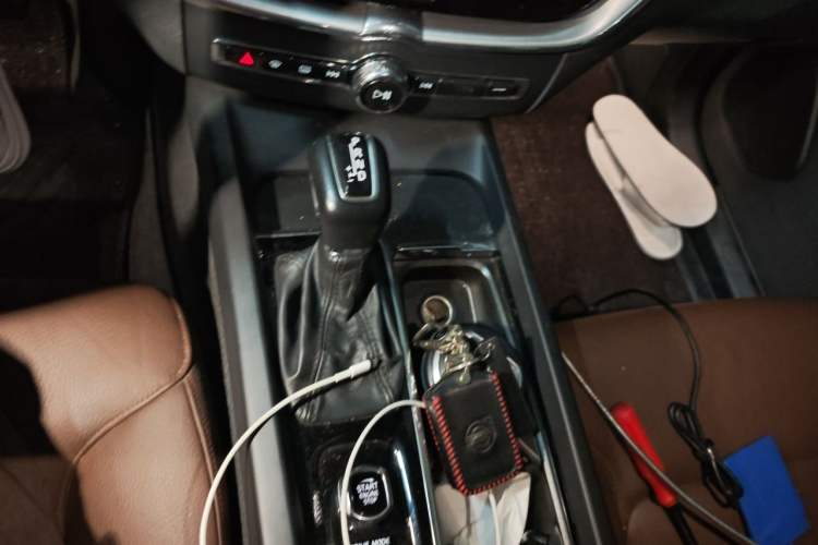 Used Volvo XC60 2019 T5 4x4 Smart Edition China VI Standard Gear Lever