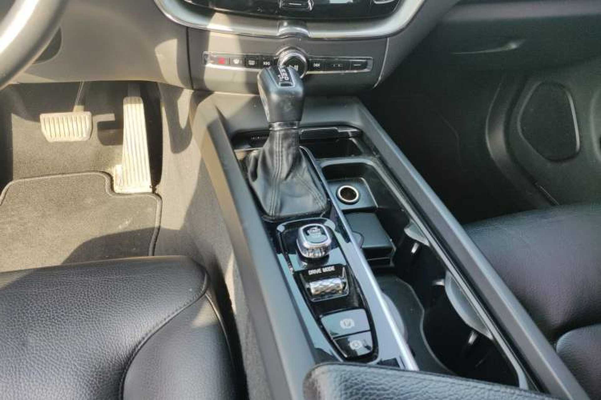 Used Volvo XC60 2019 T5 4x4 Smart Edition China VI Standard Gear Lever