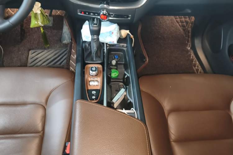 Used Volvo XC60 2019 T5 4x4 Smart Edition China V Standard Gear Lever