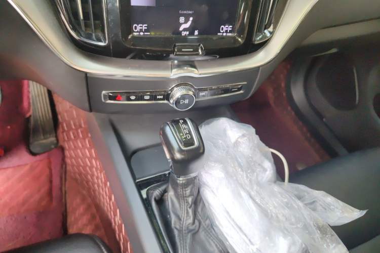 Used Volvo XC60 2019 T5 4x4 Smart Edition China V Standard Gear Lever