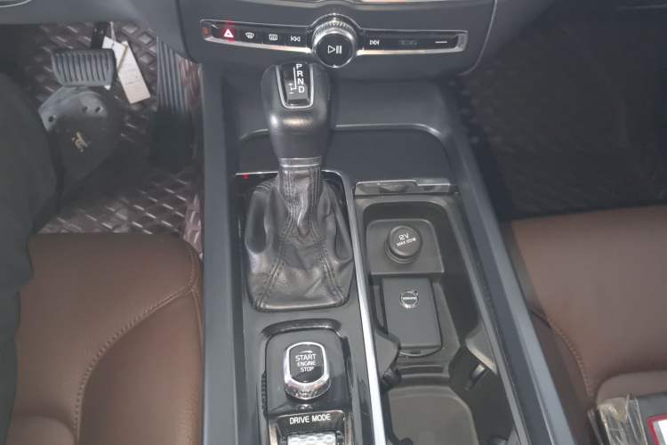 Used Volvo XC60 2019 T5 4x4 Smart Edition China VI Standard Gear Lever