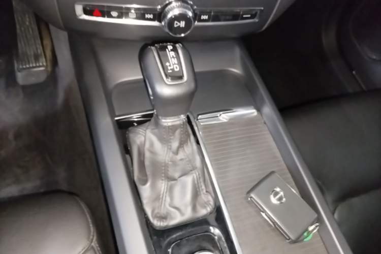 Used Volvo XC60 2019 T5 4x4 Smart Edition China V Standard Gear Lever