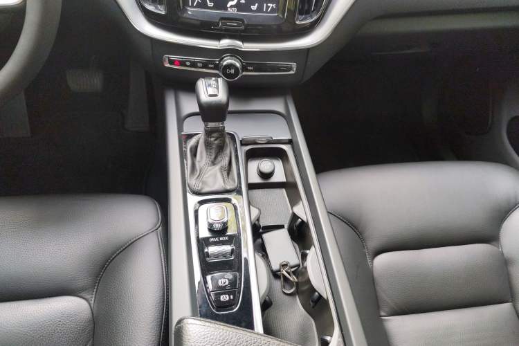 Used Volvo XC60 2019 T5 4x4 Zhiyuan Edition China VI Standard Gear Lever