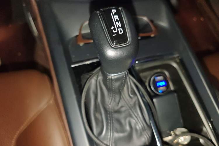 Used Volvo XC60 2019 T5 4x4 Smart Edition China VI Standard Gear Lever