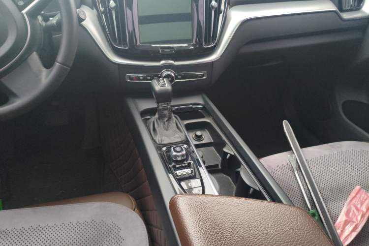 Used Volvo XC60 2019 T5 4x4 Smart Edition China V Standard Gear Lever
