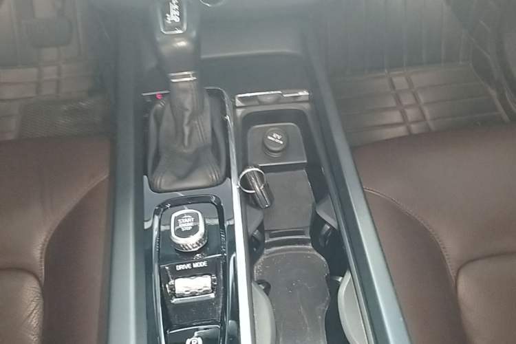 Used Volvo XC60 2019 T5 4x4 Smart Edition China V Standard Gear Lever