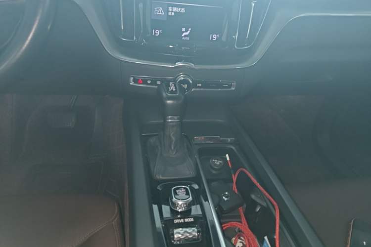 Used Volvo XC60 2019 T5 4x4 Smart Edition China VI Standard Gear Lever