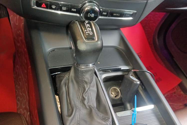 Used Volvo XC60 2019 T5 4x4 Smart Edition China VI Standard Gear Lever