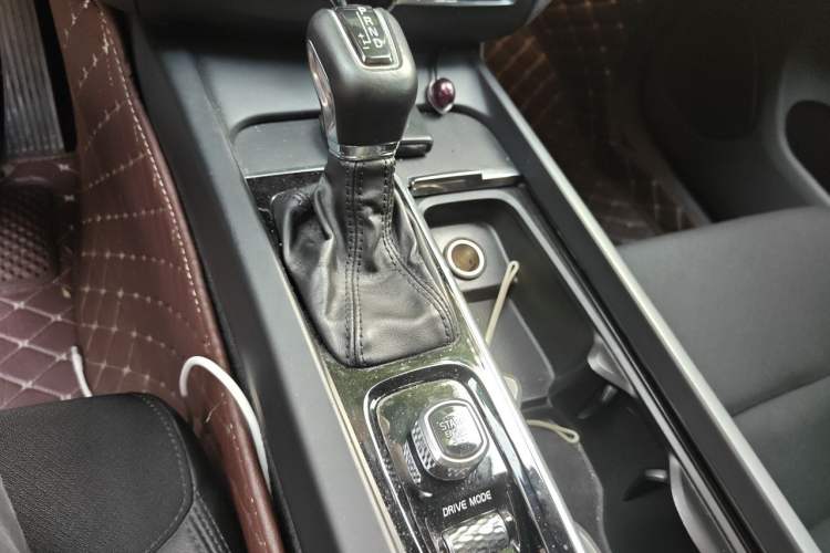 Used Volvo XC60 2019 T4 Zhiyi Edition China V Standard Gear Lever