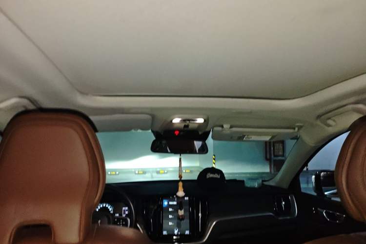 Used Volvo XC60 2019 T5 4x4 Smart Edition China VI Standard Headliner