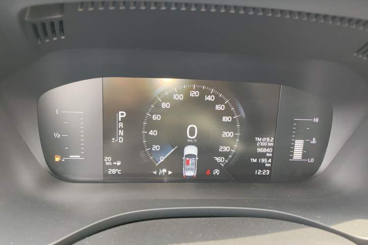Used Volvo XC60 2019 T5 4x4 Smart Edition China VI Standard Instrument Cluster