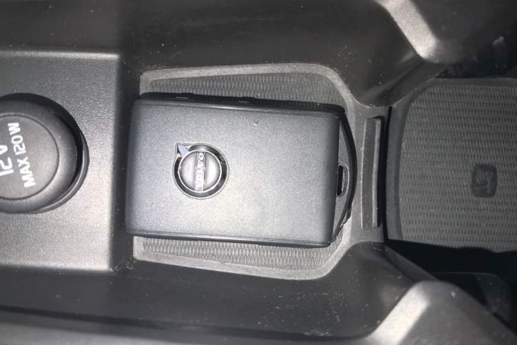 Used Volvo XC60 2019 T5 4x4 Smart Edition China VI Standard Interior 1