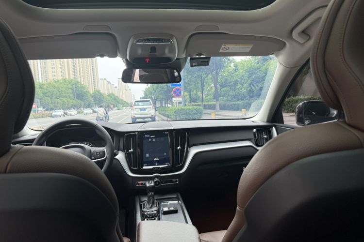 Used Volvo XC60 2019 T5 4x4 Smart Edition China VI Standard Interior 1
