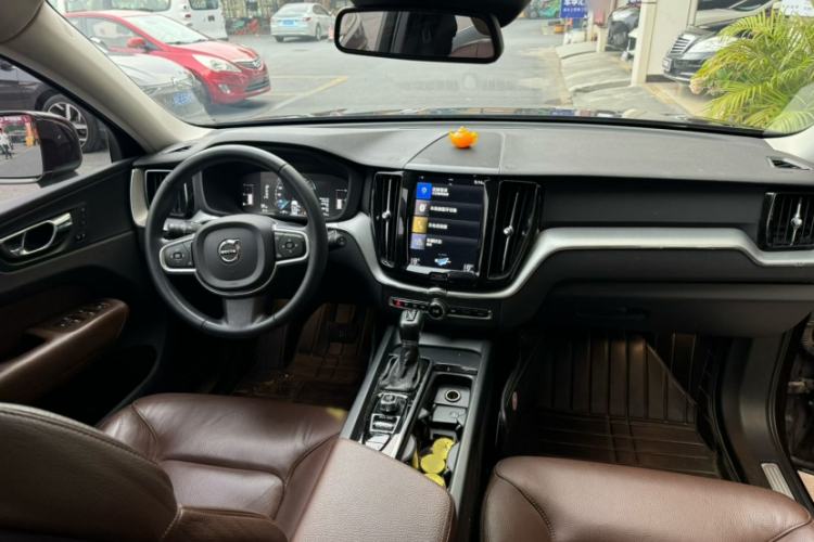 Used Volvo XC60 2019 T5 4x4 Smart Edition China V Standard Interior 2