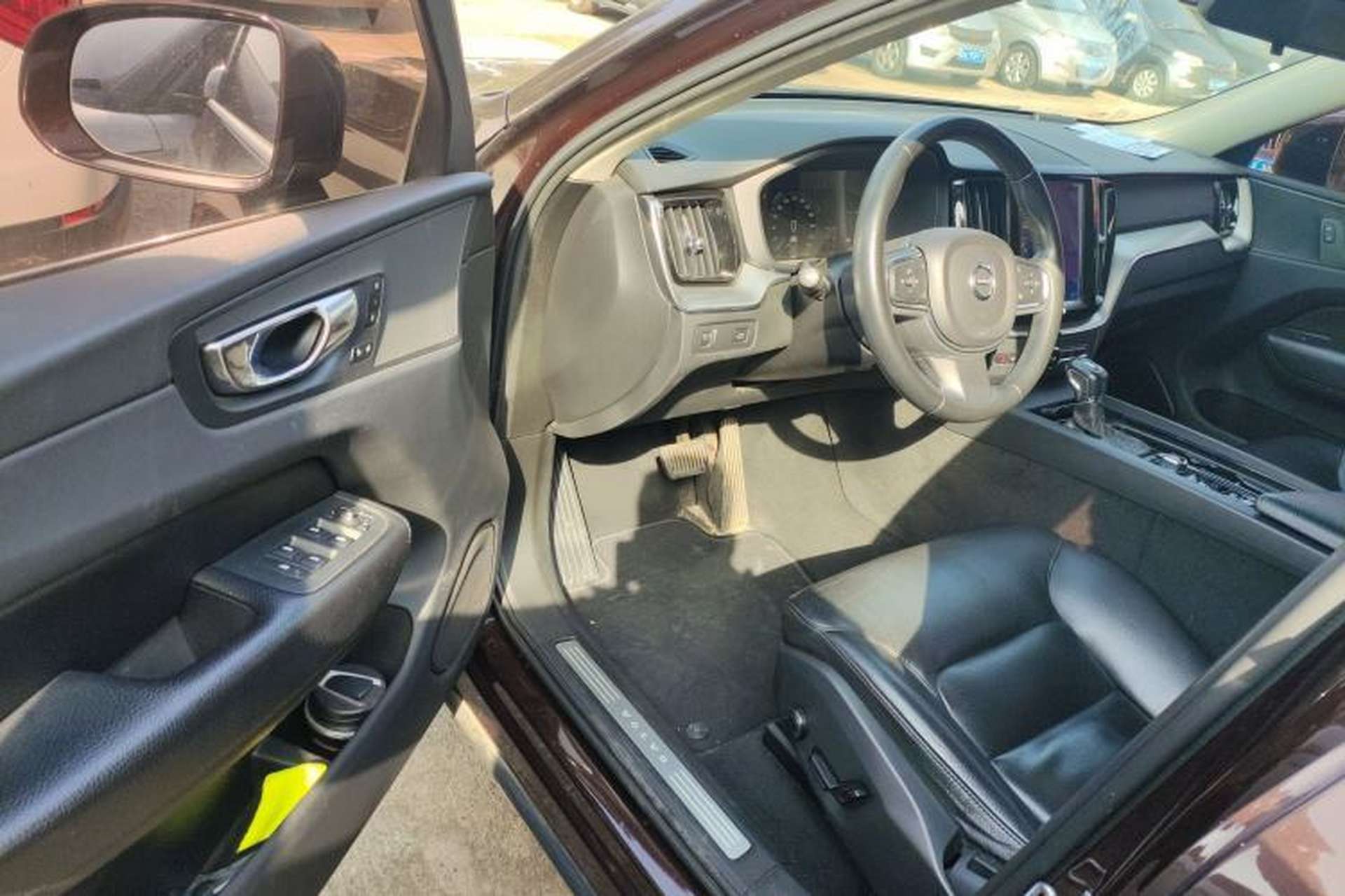 Used Volvo XC60 2019 T5 4x4 Smart Edition China VI Standard Interior 3