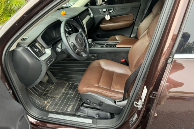 Used Volvo XC60 2019 T5 4x4 Smart Edition China V Standard Interior 3