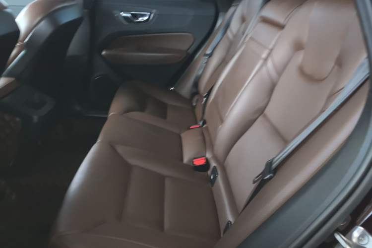 Used Volvo XC60 2019 T5 4x4 Smart Edition China VI Standard Interior 4