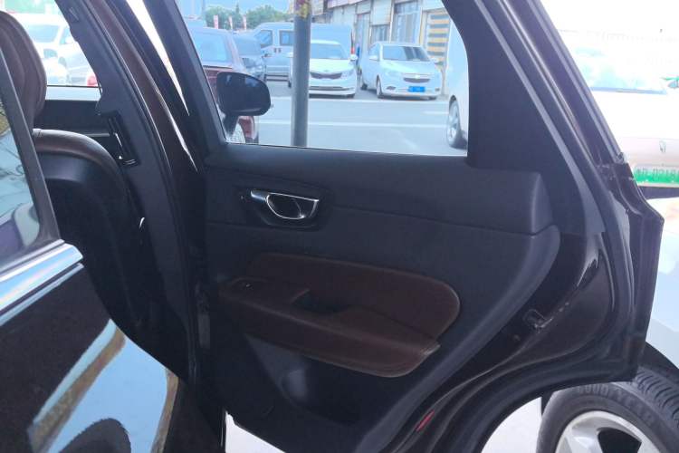 Used Volvo XC60 2019 T5 4x4 Smart Edition China VI Standard Interior 6