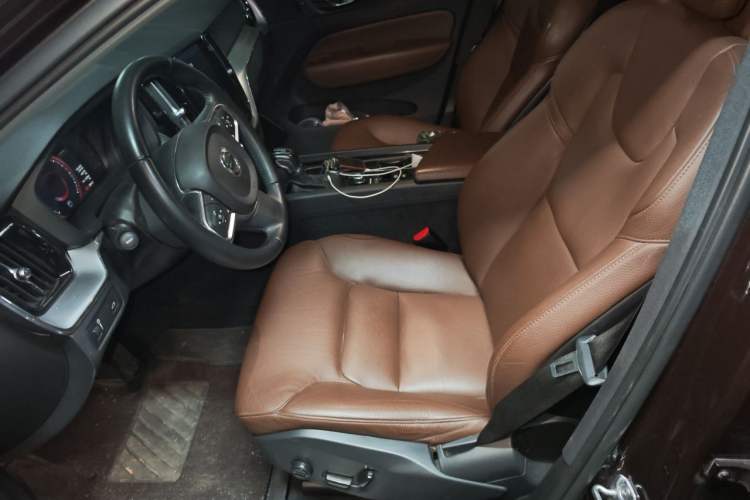 Used Volvo XC60 2019 T5 4x4 Smart Edition China VI Standard Left Front Seat