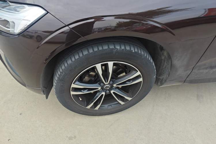 Used Volvo XC60 2019 T5 4x4 Zhiyuan Edition China VI Standard Left Front Wheel Hub
