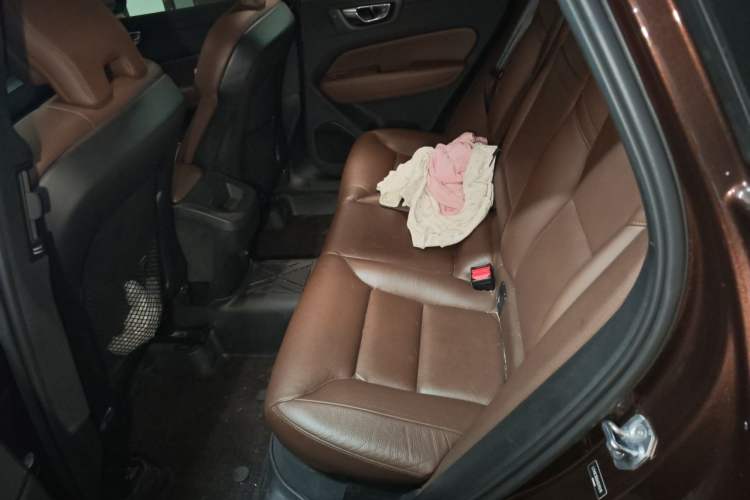 Used Volvo XC60 2019 T5 4x4 Smart Edition China VI Standard Left Rear Seat
