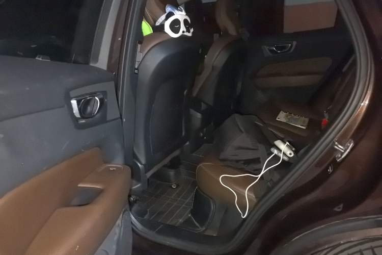 Used Volvo XC60 2019 T5 4x4 Smart Edition China VI Standard Left Rear Seat