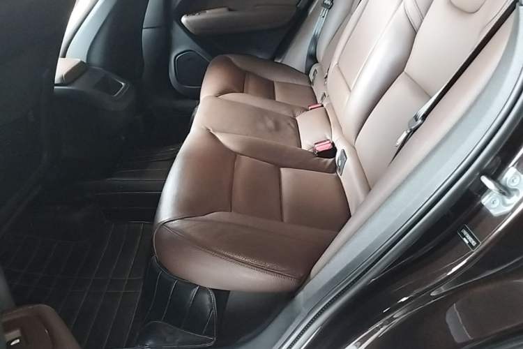 Used Volvo XC60 2019 T5 4x4 Smart Edition China V Standard Left Rear Seat