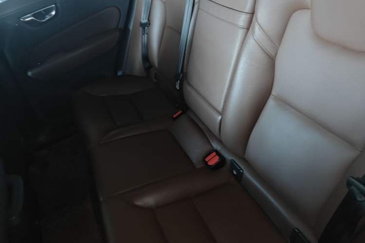 Used Volvo XC60 2019 T5 4x4 Smart Edition China VI Standard Left Rear Seat