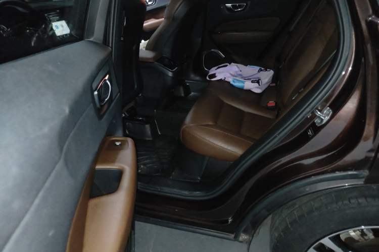 Used Volvo XC60 2019 T5 4x4 Zhiyuan Edition China VI Standard Left Rear Seat