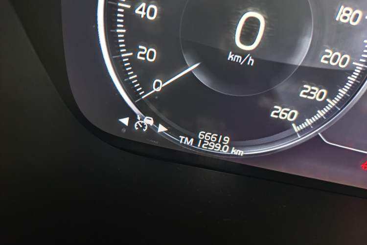 Used Volvo XC60 2019 T5 4x4 Smart Edition China V Standard Odometer Close Up