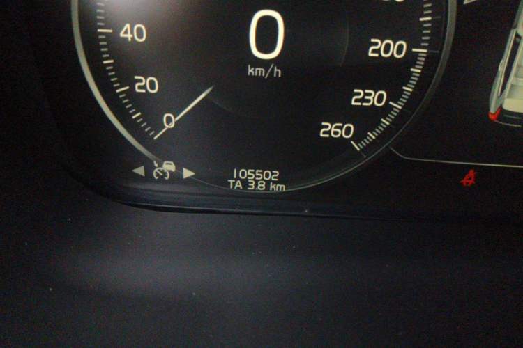 Used Volvo XC60 2019 T5 4x4 Smart Edition China V Standard Odometer Close Up