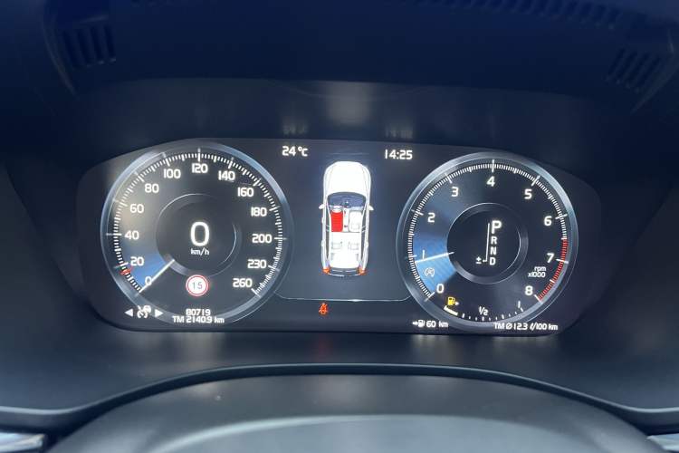 Used Volvo XC60 2019 T5 4x4 Smart Edition China V Standard Odometer Close Up