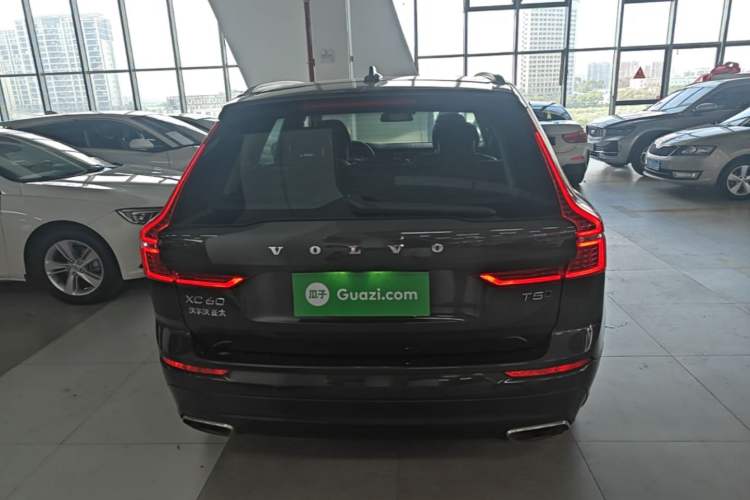 Used Volvo XC60 2019 T5 4x4 Smart Edition China VI Standard Rear