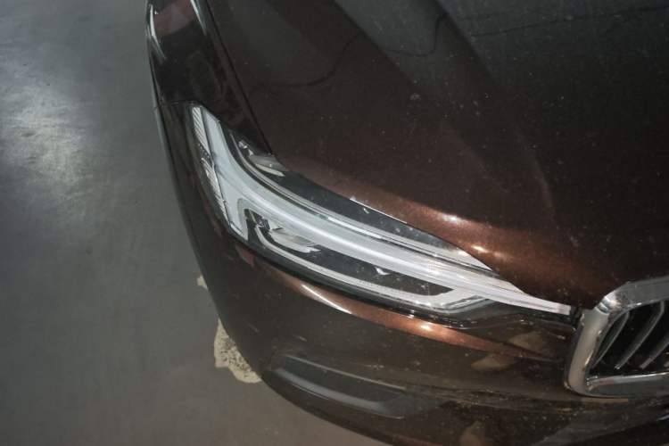 Used Volvo XC60 2019 T5 4x4 Smart Edition China VI Standard Right Front Headlight