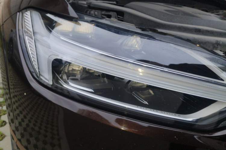 Used Volvo XC60 2019 T5 4x4 Smart Edition China V Standard Right Front Headlight