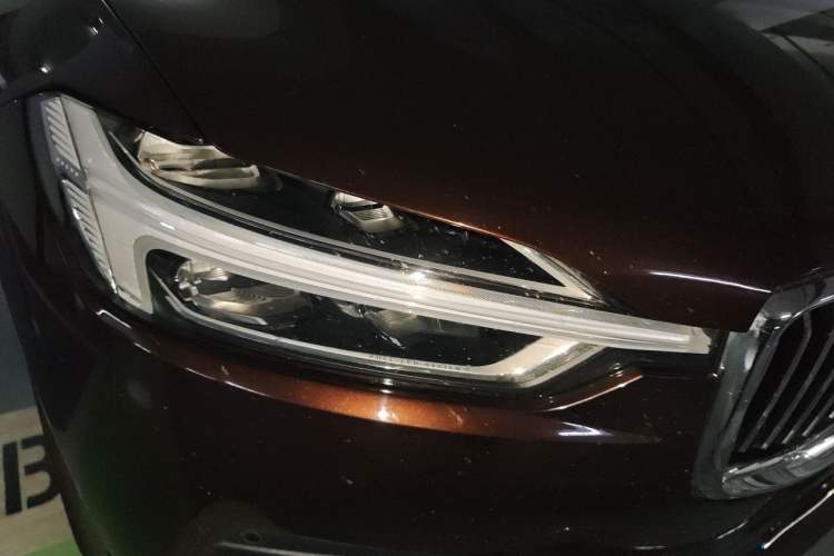 Used Volvo XC60 2019 T5 4x4 Smart Edition China VI Standard Right Front Headlight